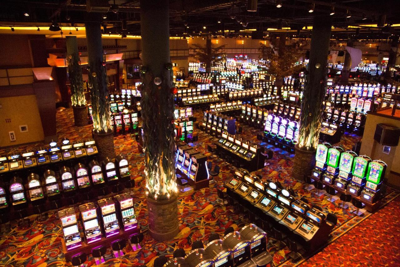 Bally'S Twin River Lincoln Casino & Hotel Dış mekan fotoğraf